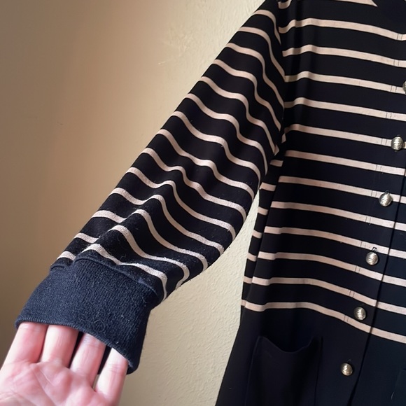 Vintage tan & black long sleeve button down sweater with front pockets - Picture 4 of 6